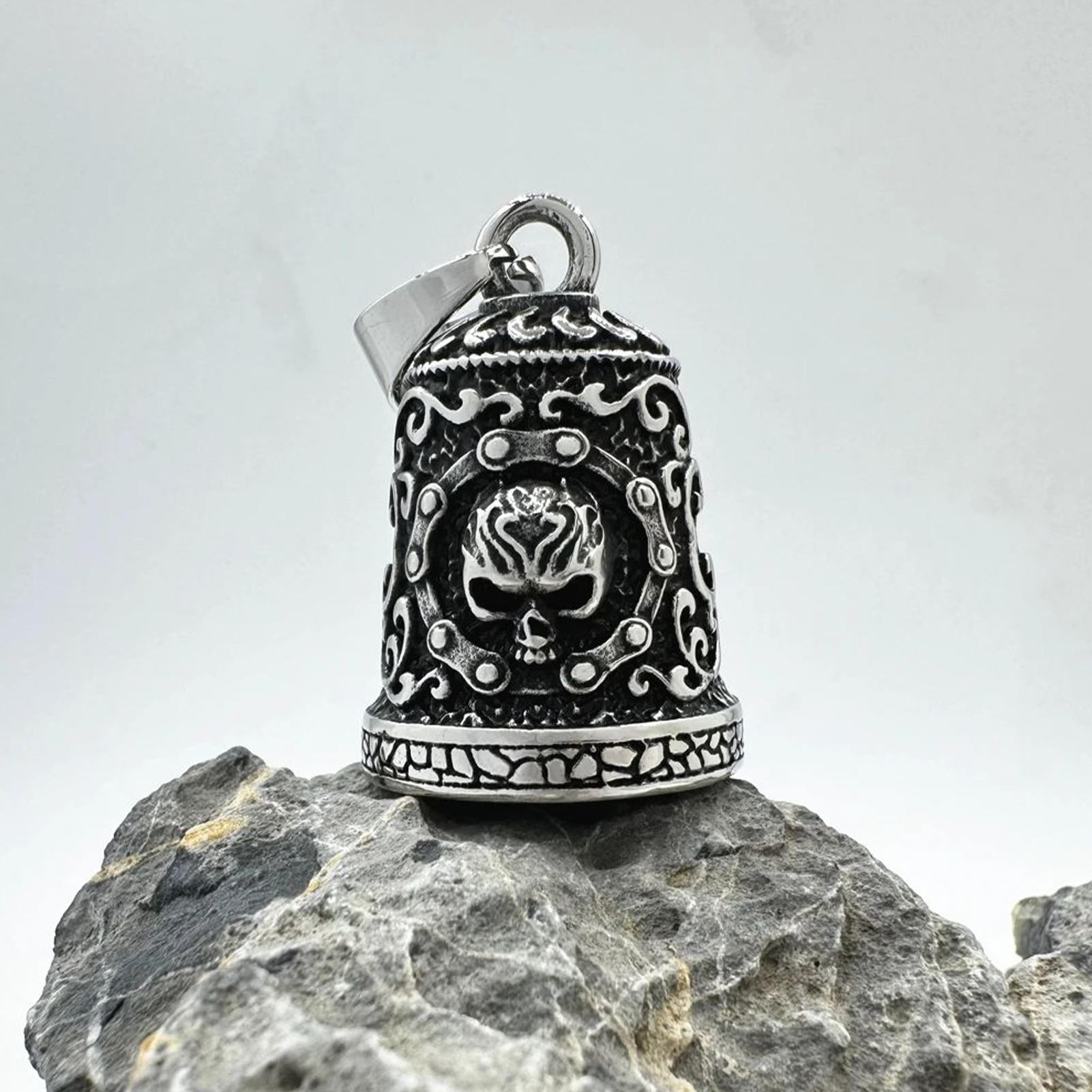 Totenkopf-Glockenanhänger, Mot – Men Accessories Hand Bewertung und Preis